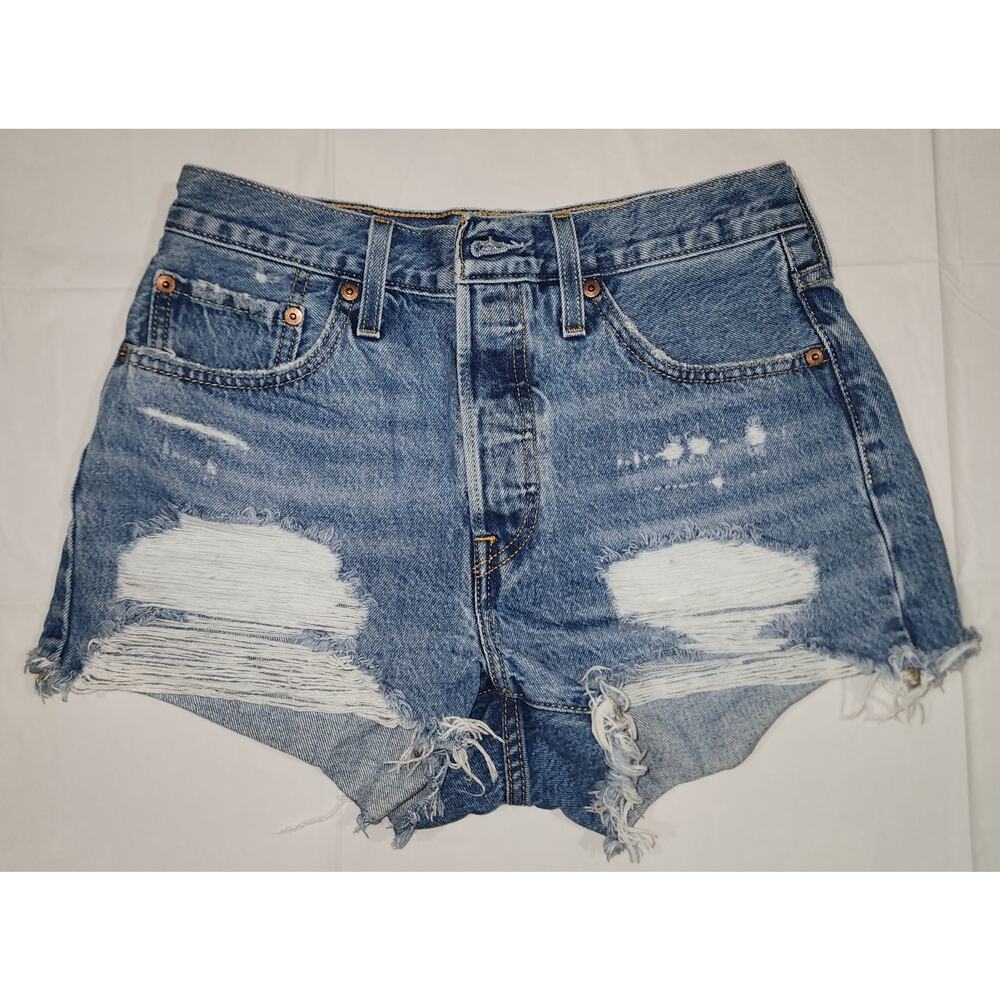 Levis Women 501 Shorts Size 27, Distressed on the front with 5-pocket design